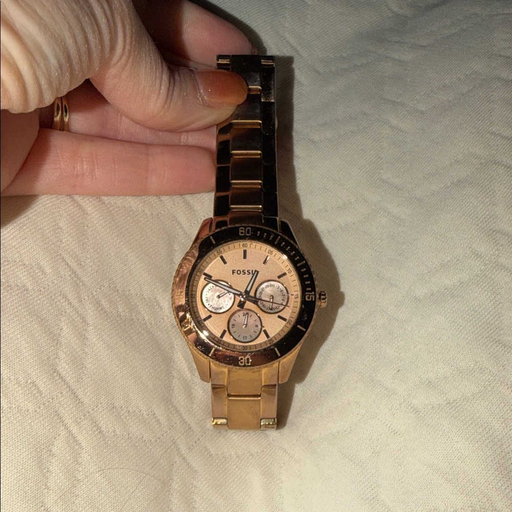 Fossil women’s rose Gold Tone Chronograph Bracelet Watch - Picture 2 of 4